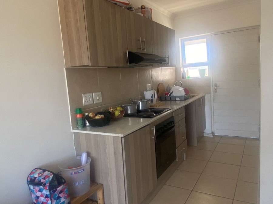 To Let 2 Bedroom Property for Rent in Cravenby Western Cape